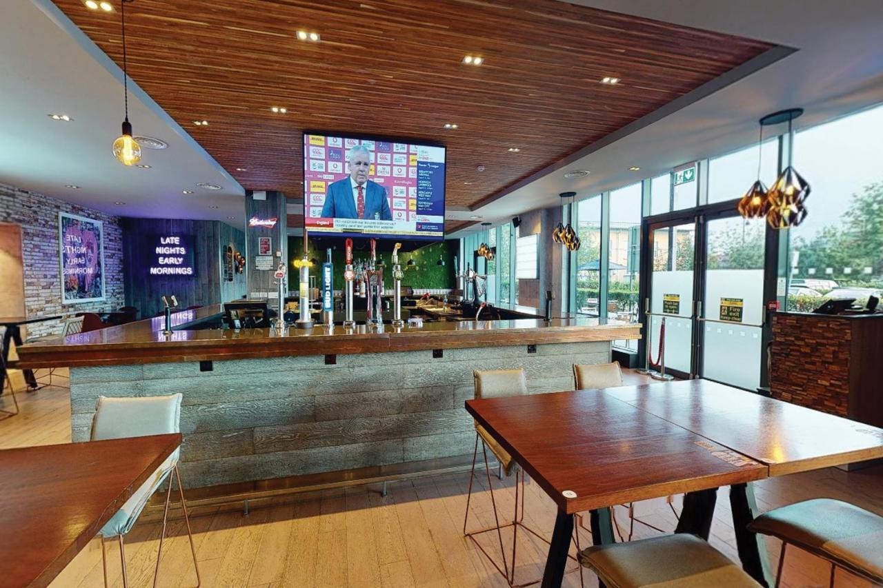 Village Hotel Manchester Ashton Zewnętrze zdjęcie