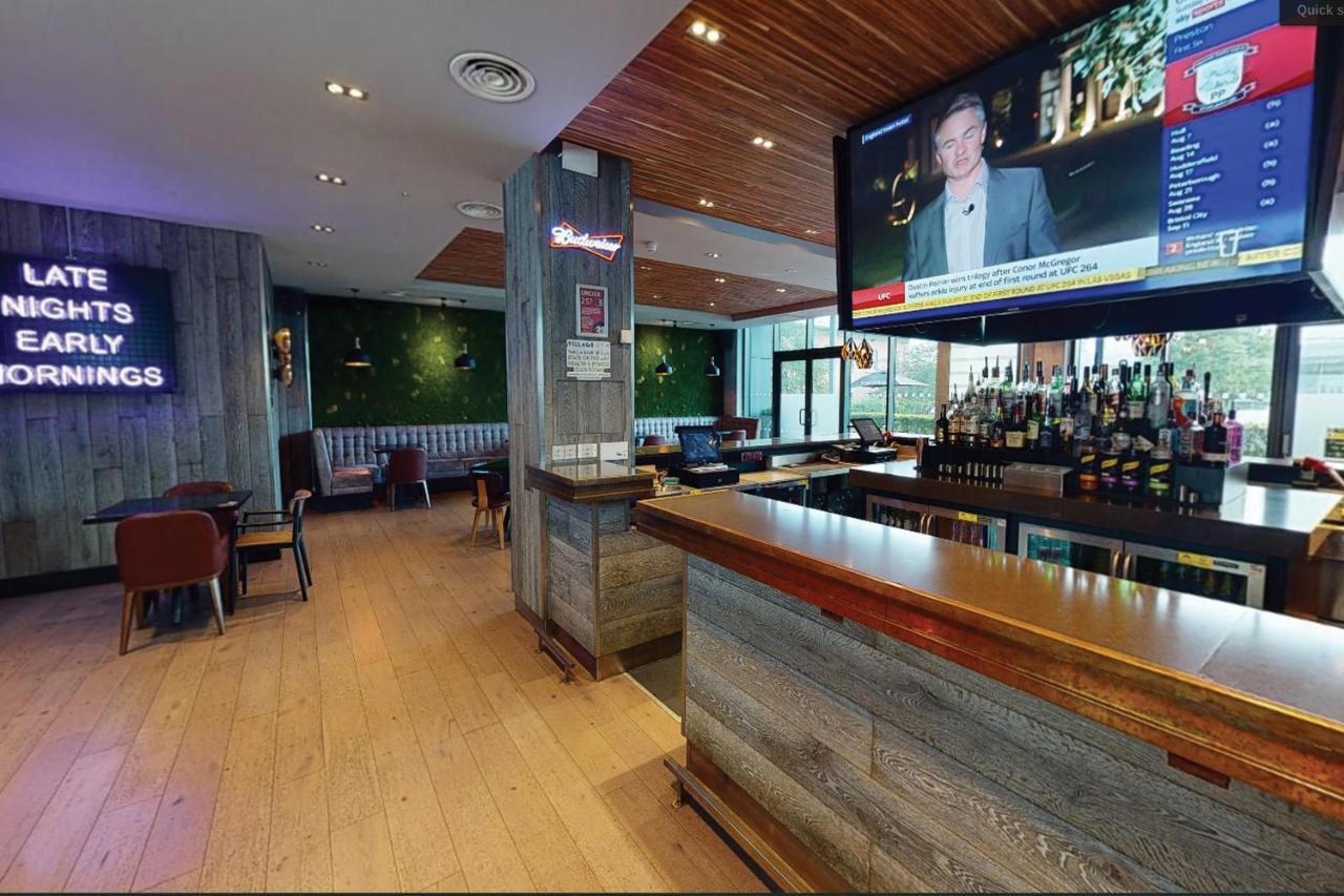 Village Hotel Manchester Ashton Zewnętrze zdjęcie